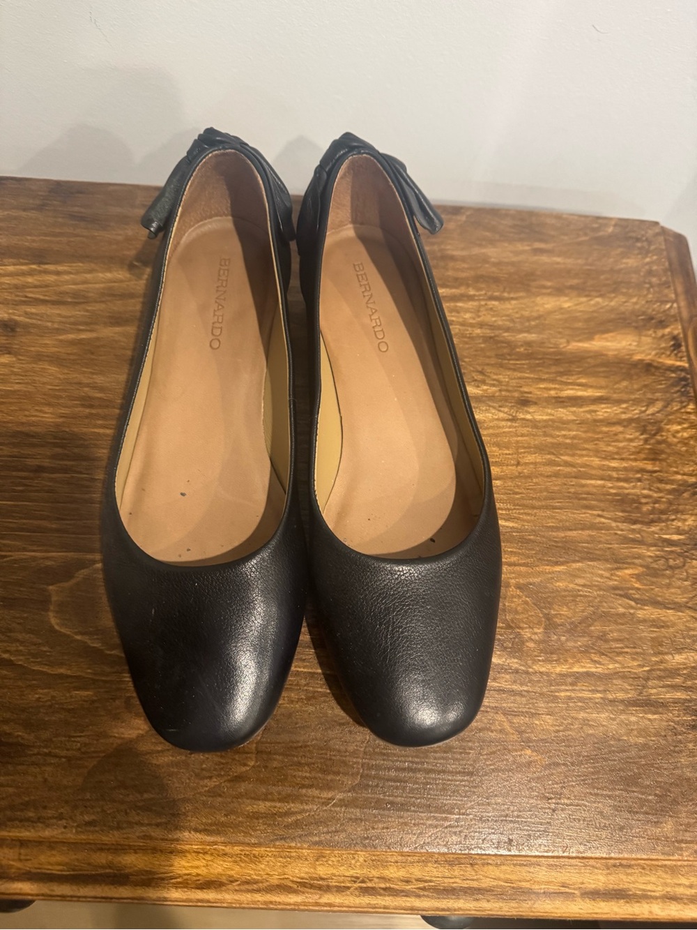 Bernardo Black Leather Round-Toe Ballet Flats